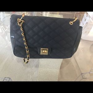 Blue bag with removable chain